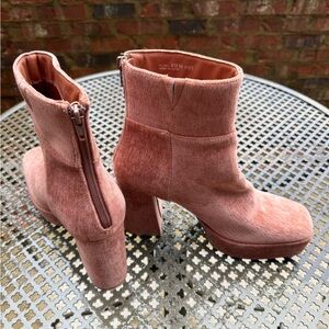 Velvety Chinese Laundry Ankle Boots in blush pink Size 8